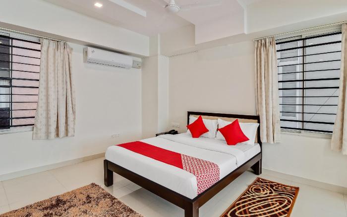 OYO Hotel King's Suites, Near Kammanahalli.