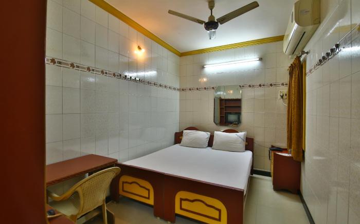 SPOT ON 49855 Charminar Residency