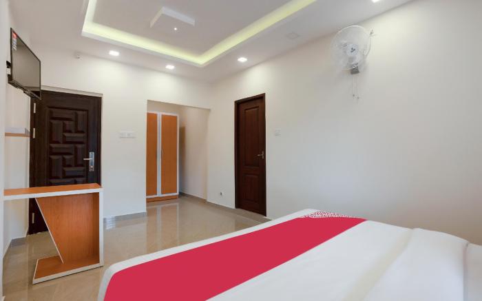 OYO 42688   Adora Hotel Fathima Palace