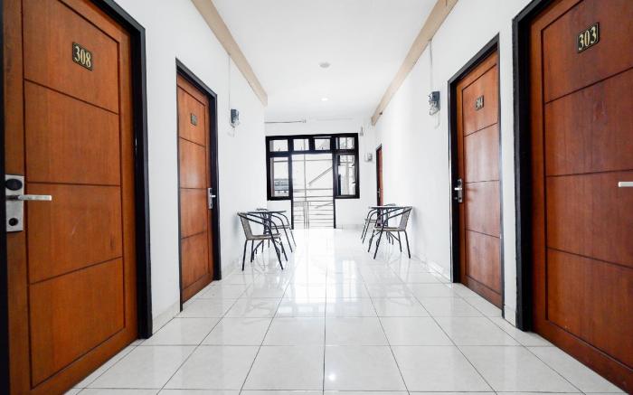 OYO 1251 Residence 8