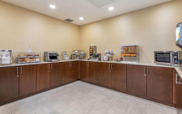 Comfort Inn & Suites