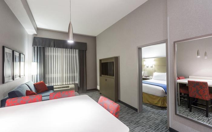 Holiday Inn Express & Suites Riverport Richmond By IHG