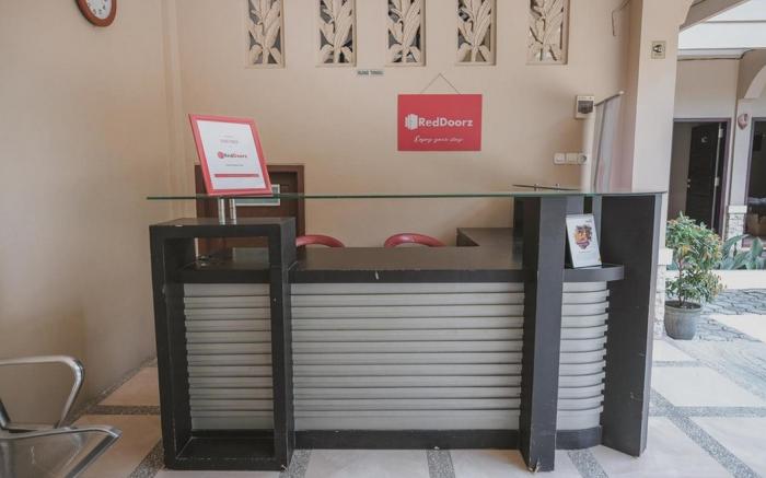 RedDoorz Syariah near Jamtos Jambi 2