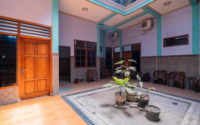 RedDoorz Syariah near Alun-Alun Bojonegoro
