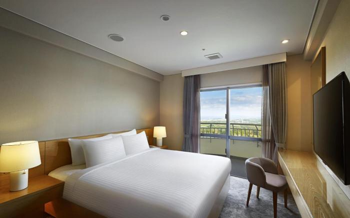 ANA Crowne Plaza Resort Okinawa Uruma Hills By IHG
