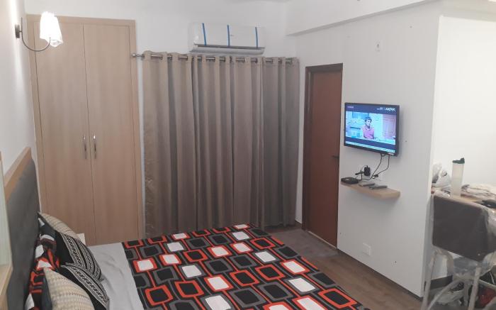Fully Furnished Palm Studio at Expressway Noida