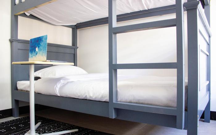 Path Cross 2 Bunk beds room with shared bathroom