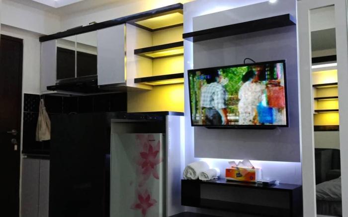 green studio romantic room