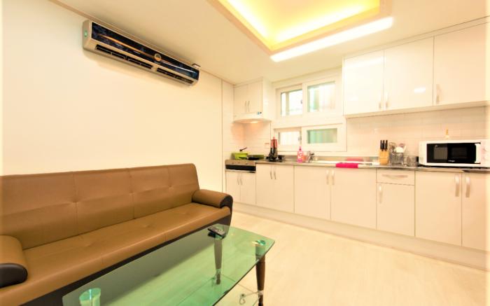 Hongdae  다정하우스 /사랑스런공간. 홍대입구역 (Exit7)도보로1분. 파티가능