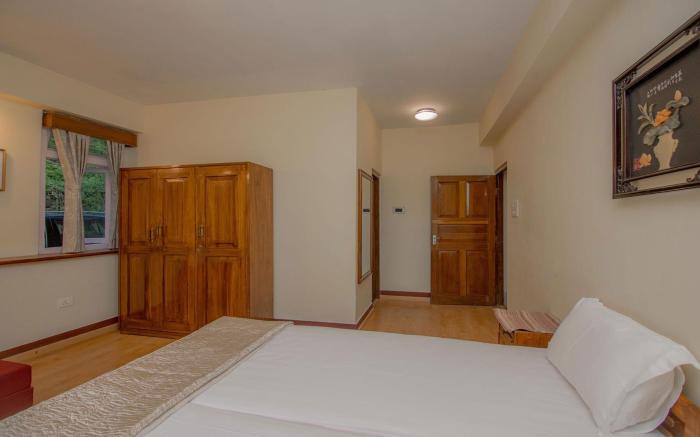 La Ipsing Farm by StayVista, A heritage property in orchards with Mountain views, featuring Outdoor