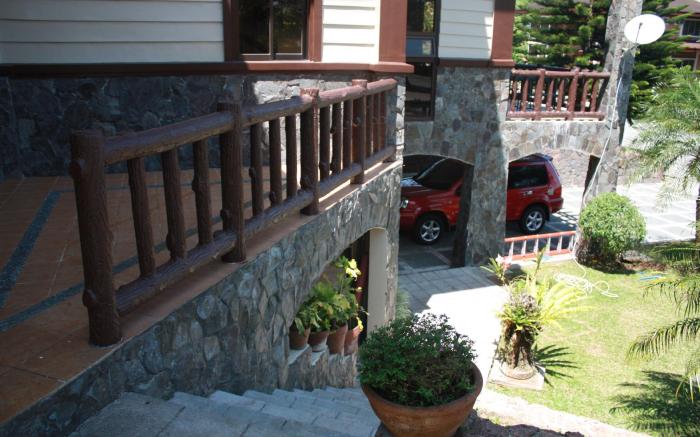 Tagaytay canyon woods house