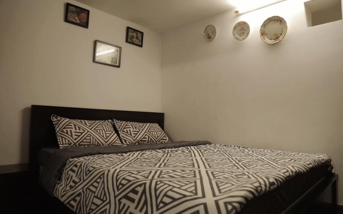 Hanoi Old Quarter- La Place 1980s the series