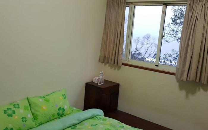 Rustic tiny house w/ two rooms + Oceanside View