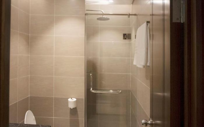 LUXURIOUS 2BR APT WITH SEA VIEW * FREE PICK UP