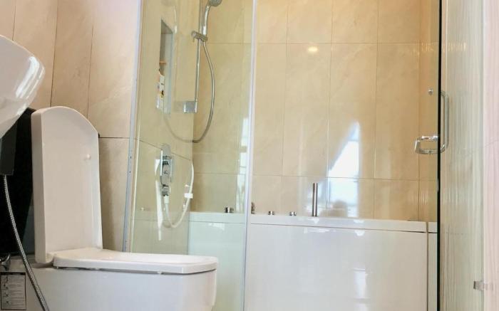 Spacious 2Bed Condo Suites w Jacuzzi Bath/Smart TV