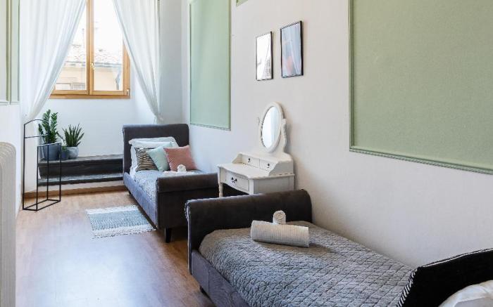 NEW - A Florence Palace - 4 bedroom apartment, AC