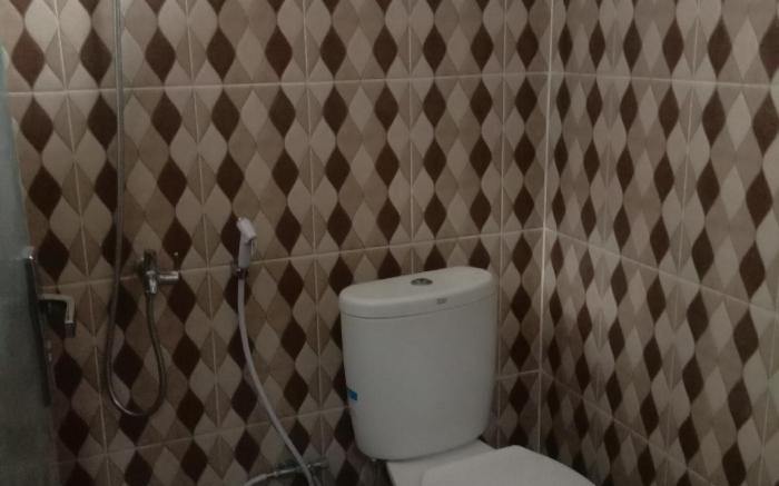 Guest House Teras Anggrek KenZI Puluhan