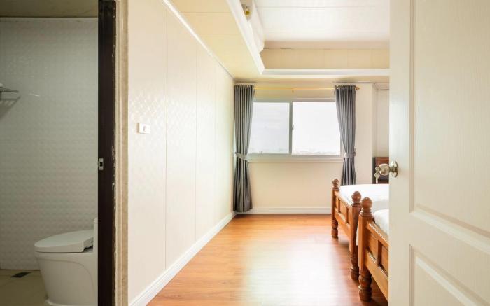Two bedrooms and one living room(business I）