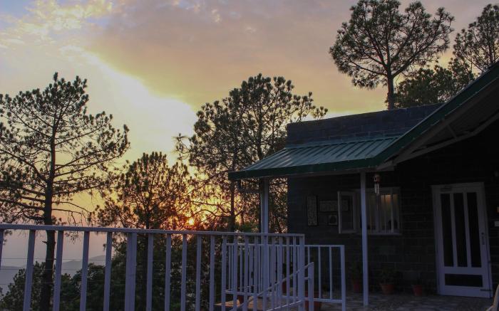 Pine Crest East Menage- A picturesque hideaway