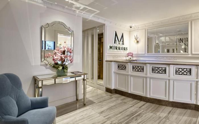 Mirrors Hotel