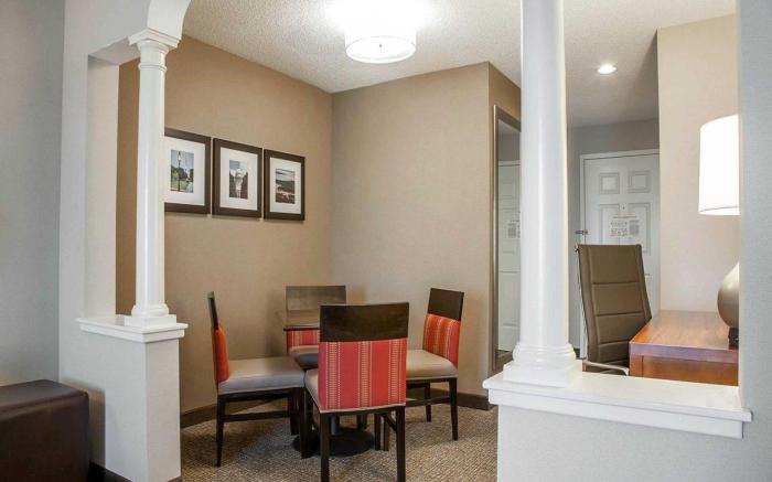 Comfort Suites West Warwick - Providence