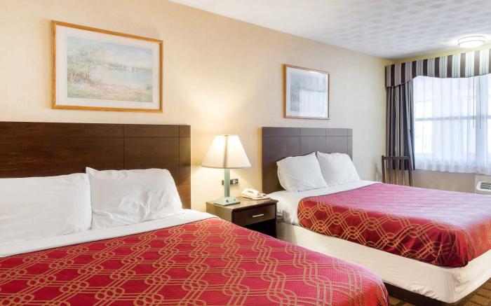 Howard Johnson by Wyndham Malden Boston Area