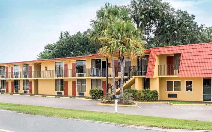 Econo Lodge Live Oak