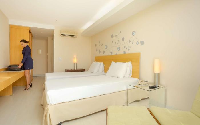 Golden Tulip Macae