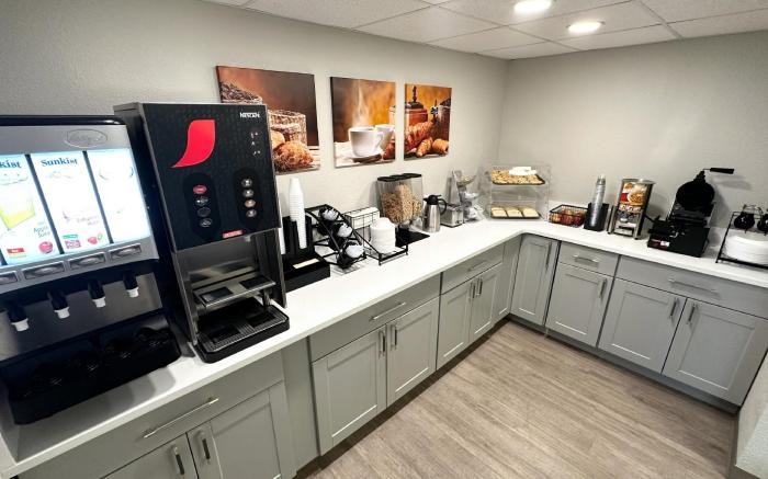 Magnuson Hotel Detroit Airport