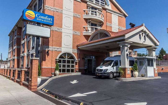 Comfort Inn & Suites LaGuardia Airport