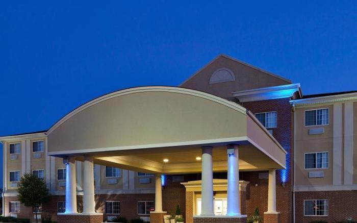 Holiday Inn Express Hotel & Suites Defiance