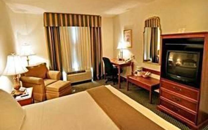 Holiday Inn Express Hotel & Suites Emporia By IHG