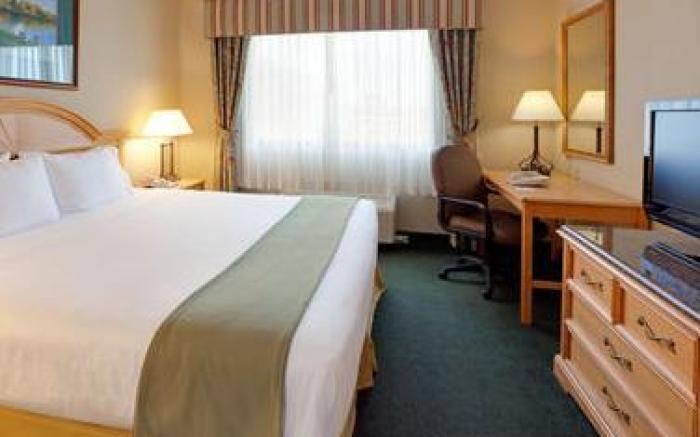 Holiday Inn Express Hotel & Suites Watertown - Thousand Islands By IHG