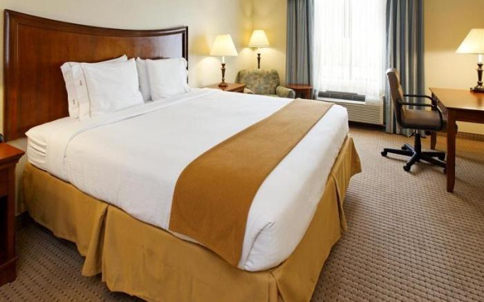 Holiday Inn Express Hotel & Suites Mansfield By IHG