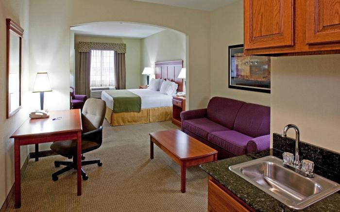Holiday Inn Express Hotel and Suites Ada By IHG