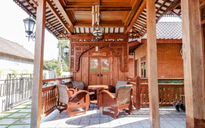 Omah Teras Bata Guesthouse