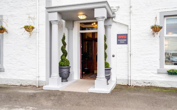 OYO Dryfesdale Hotel