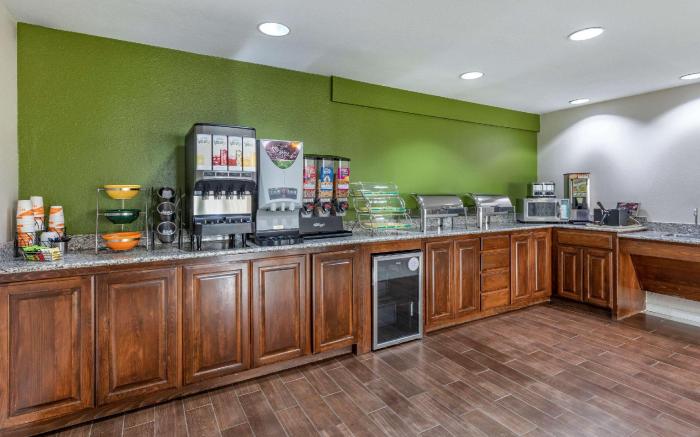 Quality Inn & Suites Longview I-20