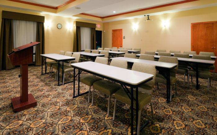 Holiday Inn Express Hotel and Suites Fairfield-North By IHG