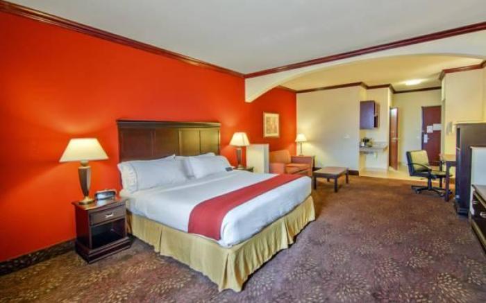 Holiday Inn Express Hotel & Suites Terrell By IHG