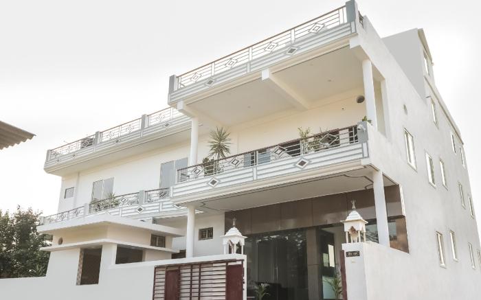 Capital O 61009 Hotel Raj Mahal Sarnath
