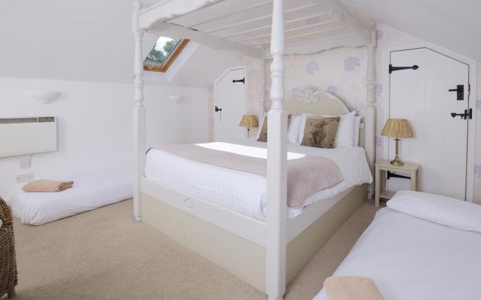 Cottage Lodge Hotel  