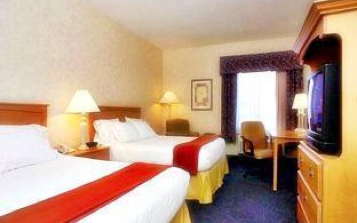 Holiday Inn Express Fargo - West Acres By IHG