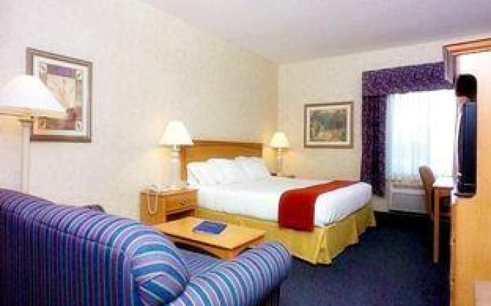 Holiday Inn Express Fargo - West Acres By IHG