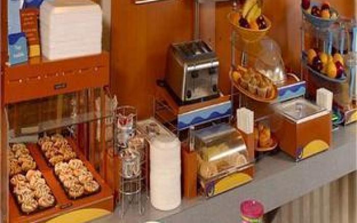 Holiday Inn Express Vernon-Manchester By IHG