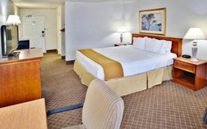 Holiday Inn Express Hotel & Suites Ames By IHG