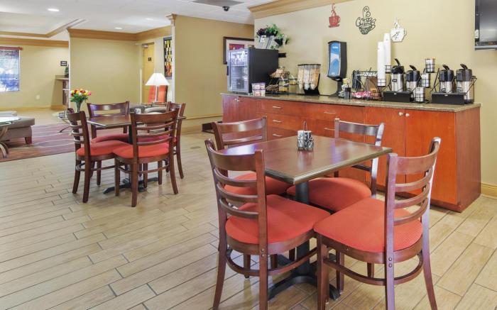 Best Western Plus Bradenton Hotel and Suites