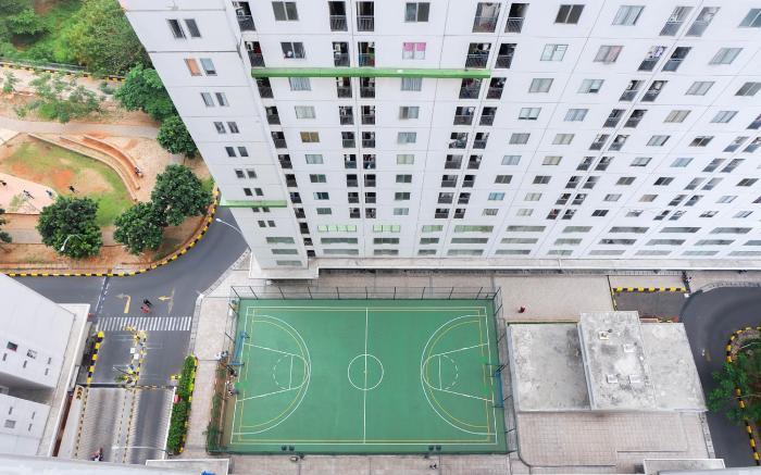 Well Furnished 2BR Bassura City Apt By Travelio