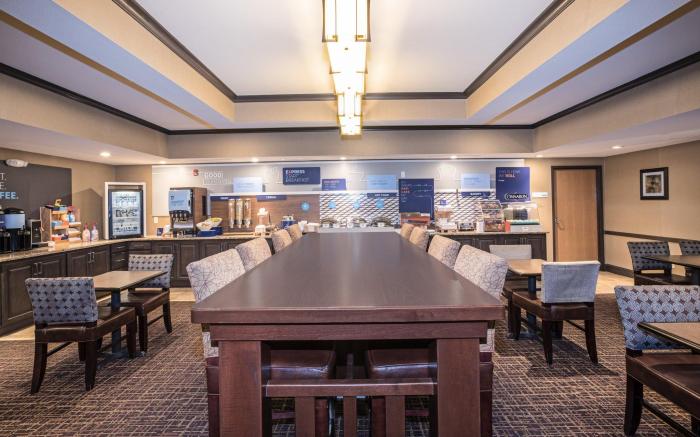 Holiday Inn Express Suites Yankton Hotel By IHG