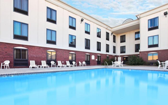 Holiday Inn Express Pine Bluff - Pines Mall Hotel By IHG